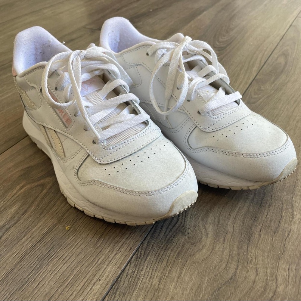 GUC White and Pink Reebok Trainers Classic Leather